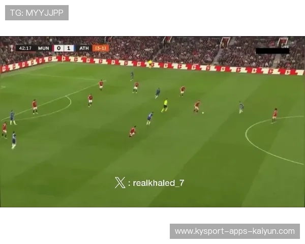 曼联中场送出穿云直传，加纳乔单刀冷静命中