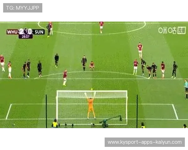 西汉姆合练中鲍文连续完成左脚远端传球弧度完美